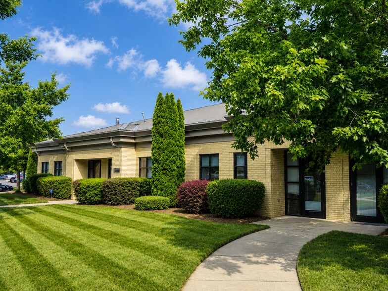 More Photos Of 9723 Northcross Center Ct, Huntersville Office For Lease