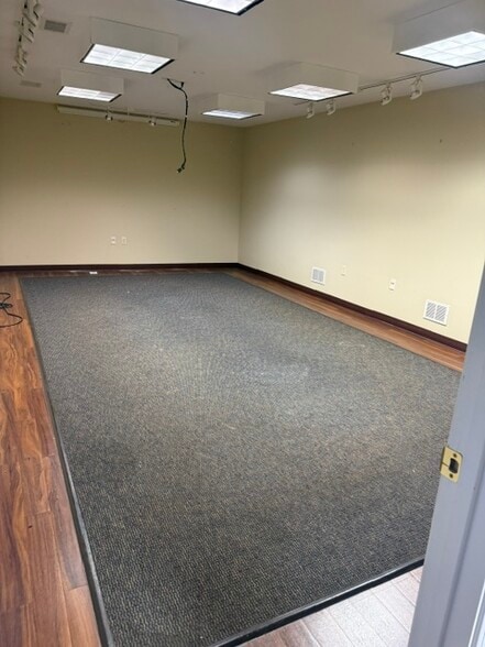 More Photos Of 1501 Allens Ln, Evansville Warehouse For Sale