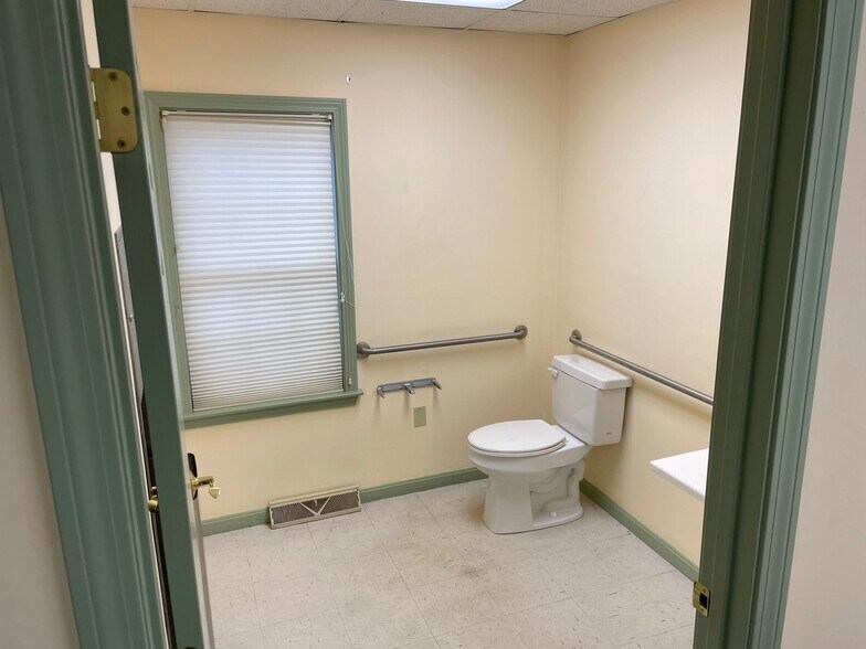 More Photos Of 434-440 Route 134, Dennis Medical For Sale