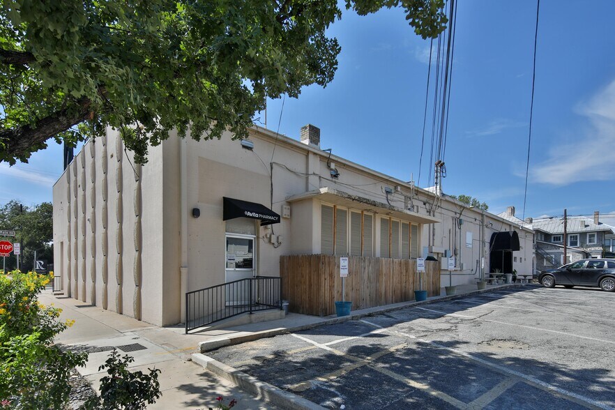 More Photos Of 2602-2608 N Main Ave, San Antonio Storefront For Sale