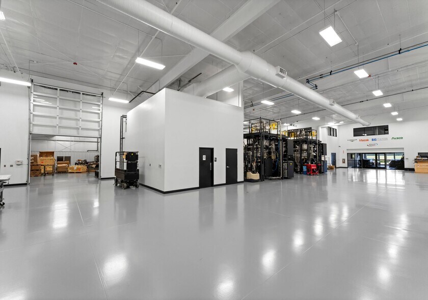 More Photos Of 258 Aviation Dr, Statesville Warehouse For Sale