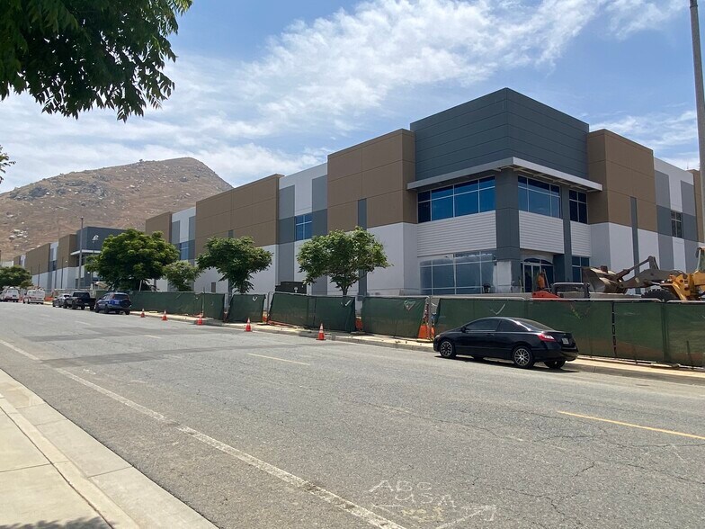 More Photos Of 980 Marlborough Ave, Riverside Warehouse For Lease