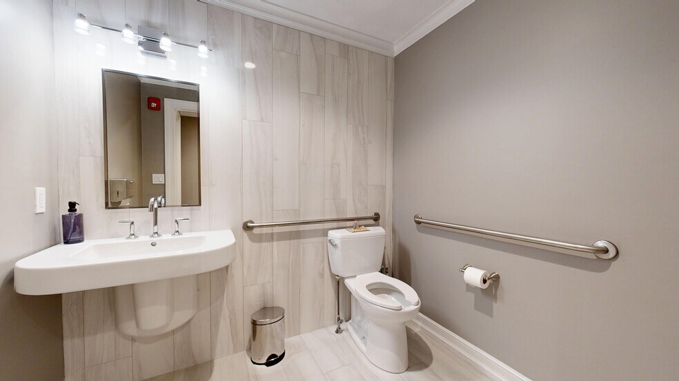 More Photos Of 487 Humphrey St, Swampscott Office For Sale