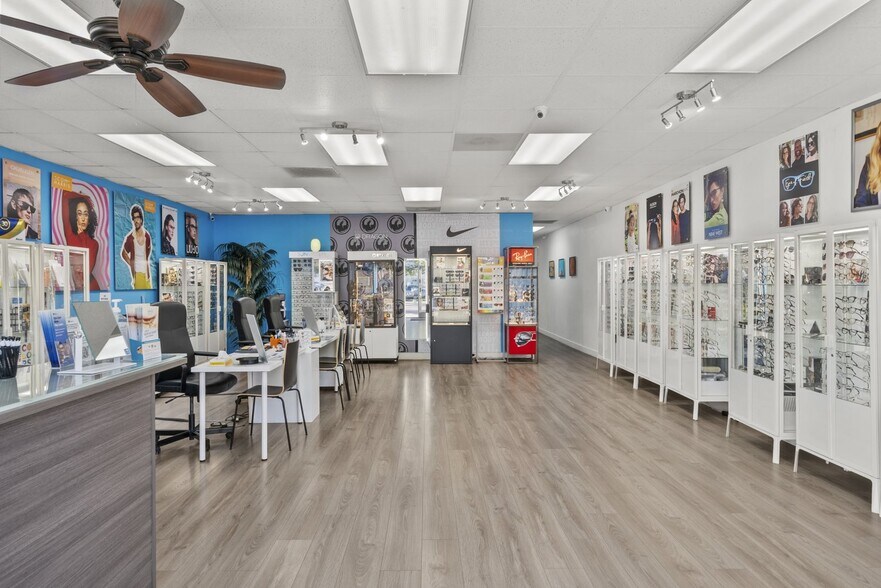 More Photos Of 516 W Lancaster Blvd, Lancaster Freestanding For Lease