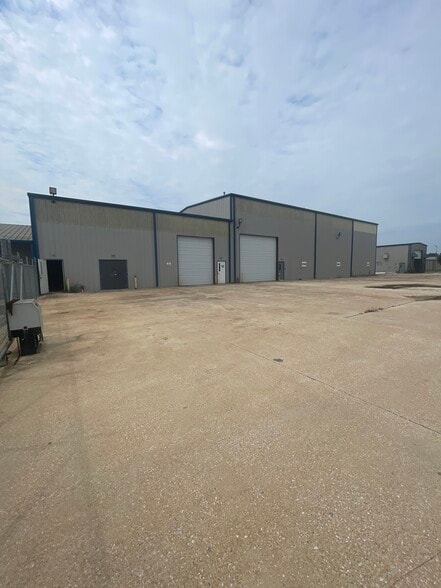More Photos Of 4907-1 Shed Rd, Bossier City Manufacturing For Sale