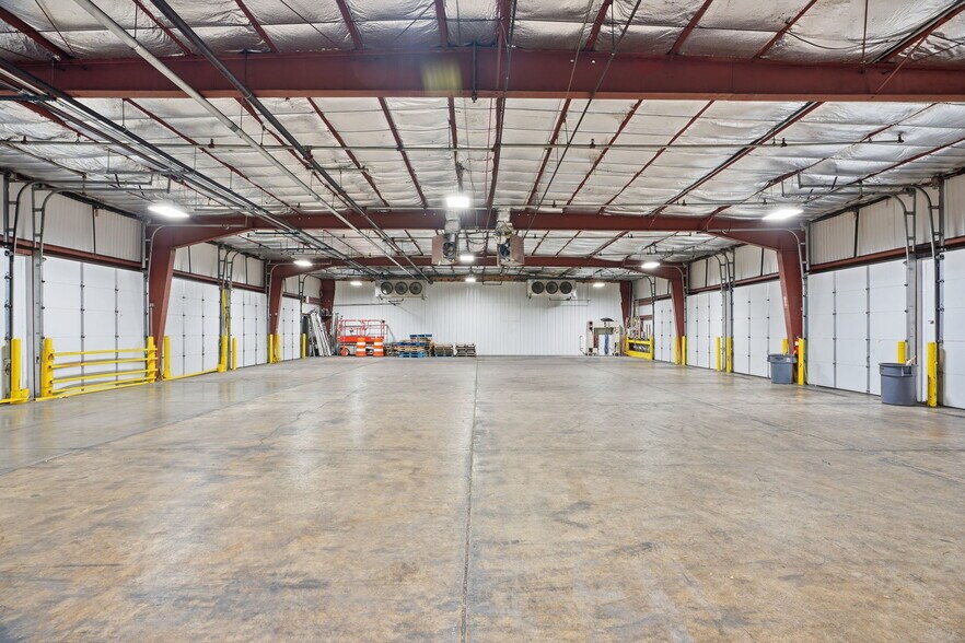 More Photos Of 8201 NE Hickory St, Minneapolis Truck Terminal For Sale