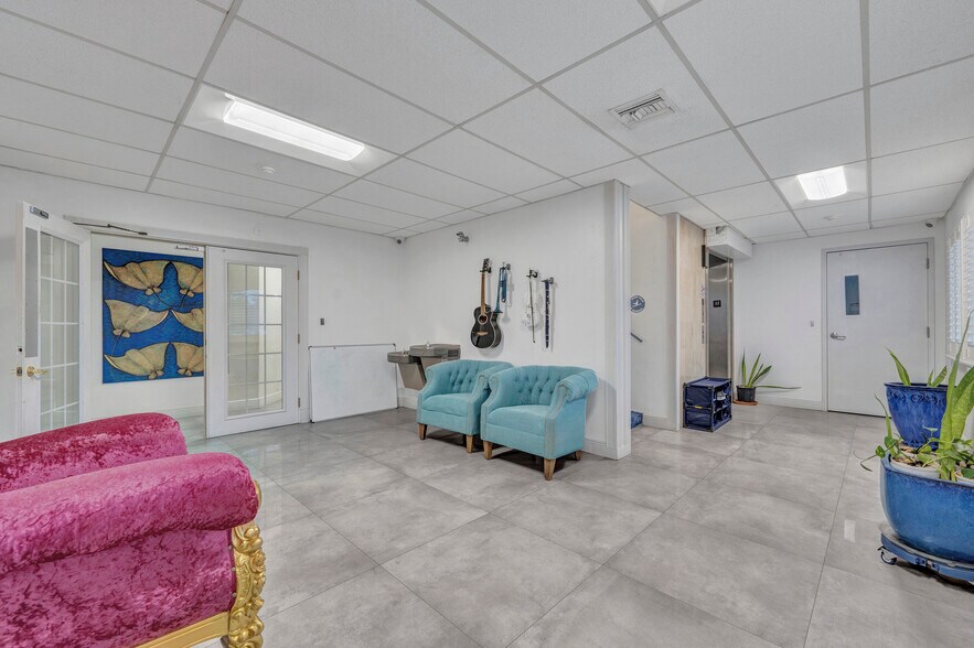 More Photos Of 5465 NW 36th St, Miami Office For Sale