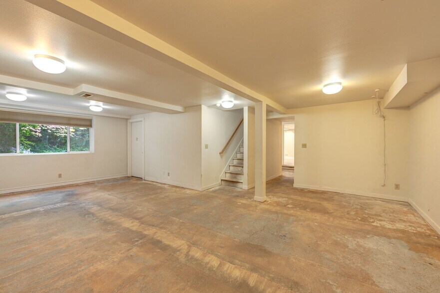 More Photos Of 654 W Main St, Monroe Office For Sale