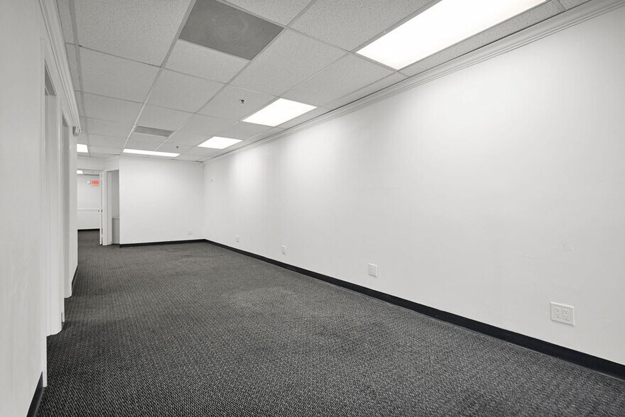 More Photos Of 2691 E Oakland Park Blvd, Fort Lauderdale Office Residential For Lease