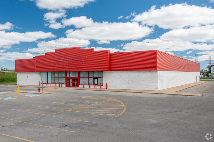 Primary Photo Of 1000 Hwy Chomedey, Laval Freestanding For Lease