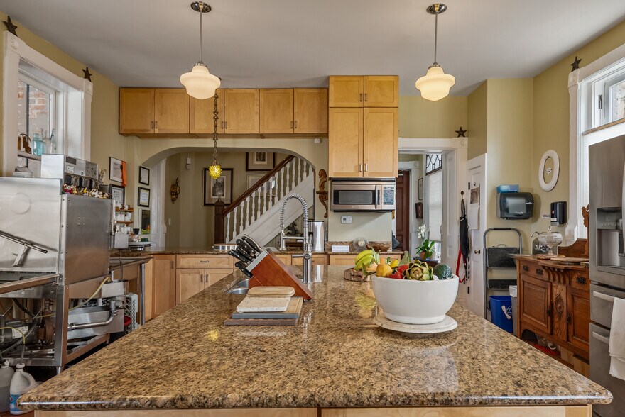 More Photos Of 809 Hall St, Saint Joseph Hospitality For Sale