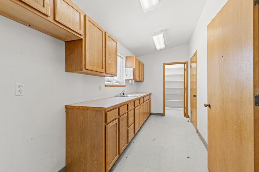 More Photos Of 20 3rd Ave, Longmont Medical For Sale