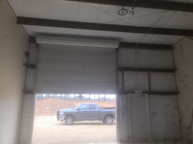 More Photos Of 185 Cowboy, Calhoun Warehouse For Lease