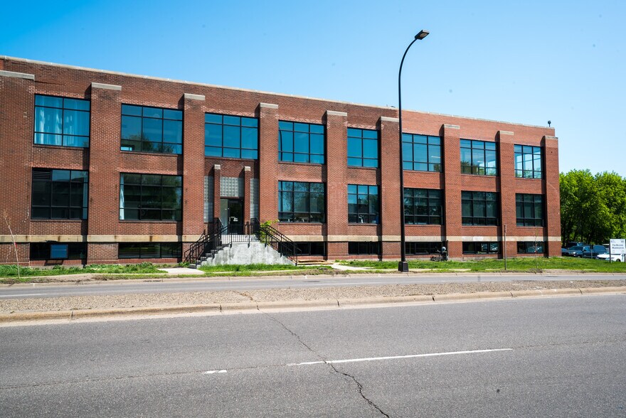 More Photos Of 1621-1701 E Hennepin Ave, Minneapolis Loft Creative Space For Lease