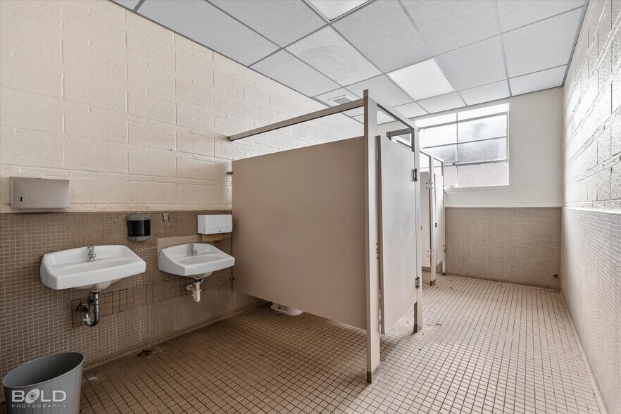 More Photos Of 200 All Saints Rd, Pelican Schools For Sale
