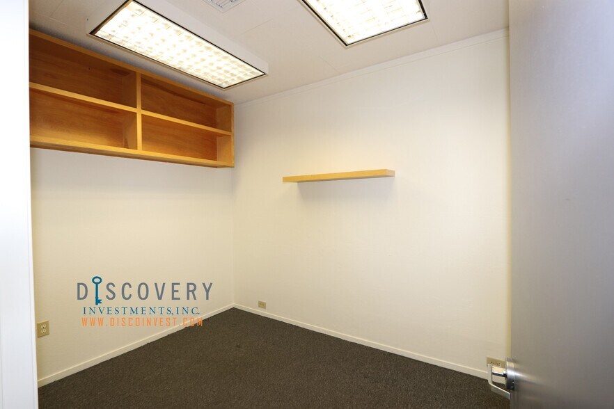 More Photos Of 3664-3666 Grand Ave, Oakland Office For Lease