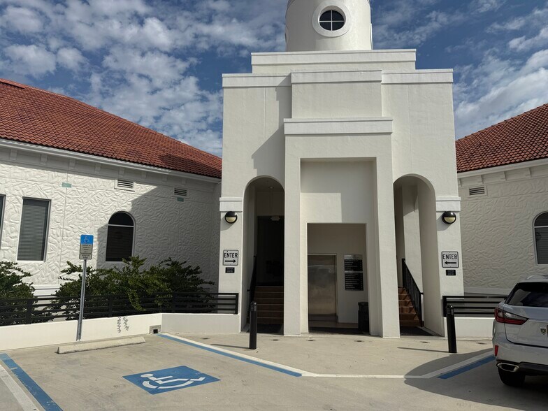 More Photos Of 9010 Strada Stell Ct, Naples Medical For Lease