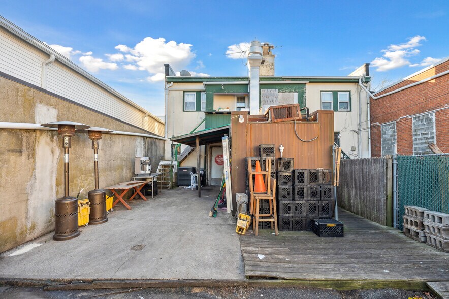 More Photos Of 21 Hill St, Southampton Restaurant For Lease