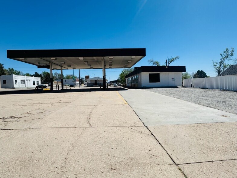 More Photos Of 506 E B St, McCook Service Station For Sale