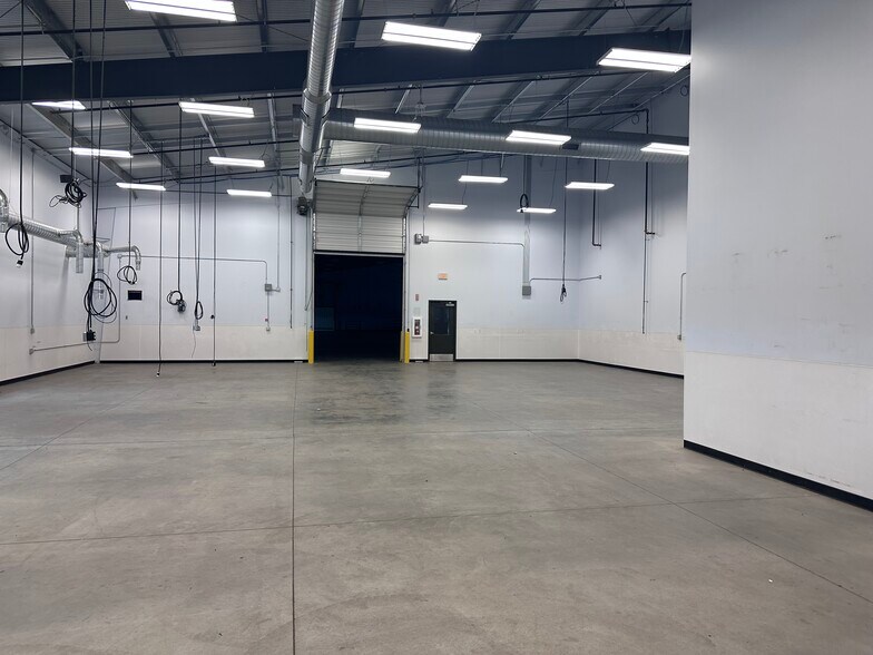 More Photos Of 205 Fairview Dr, Dallas Center Warehouse For Sale