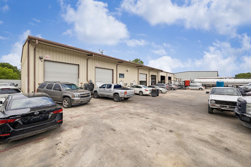 More Photos Of 12851 Reeveston Rd, Houston Industrial For Sale