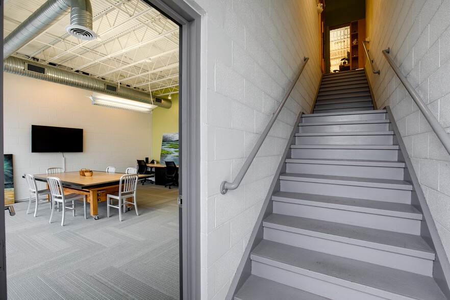 More Photos Of 3310 W Clay St, Richmond Showroom For Lease