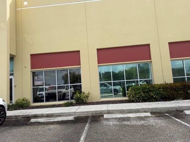 More Photos Of 1520 S Powerline Rd, Deerfield Beach Warehouse For Lease