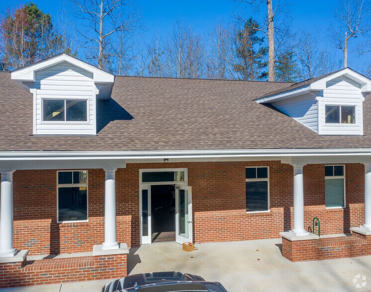 More Photos Of 2315 E WT Harris Blvd, Charlotte Medical For Lease