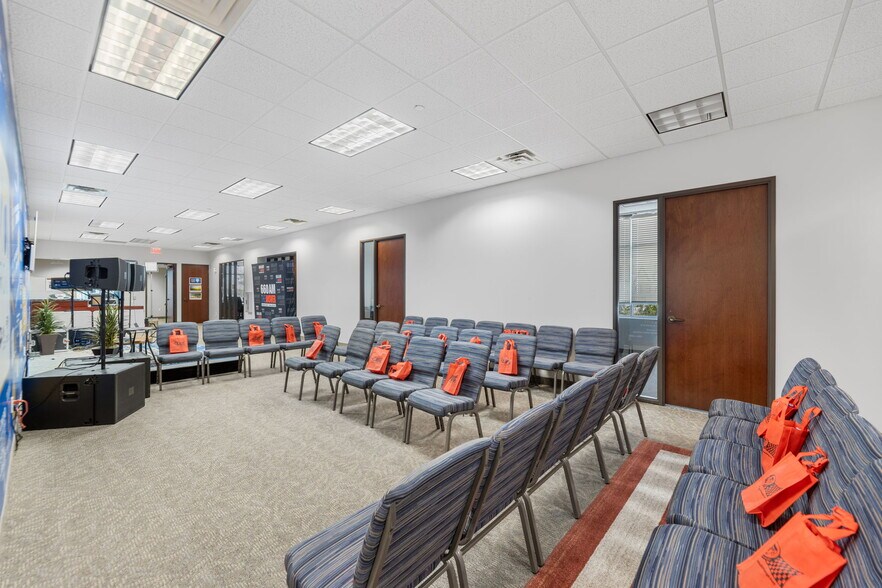 More Photos Of 6400 N Belt Line Rd, Irving Office For Sale