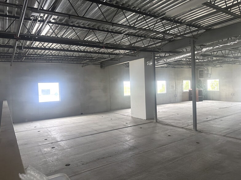More Photos Of 750 N 17th St, St Charles Warehouse For Lease
