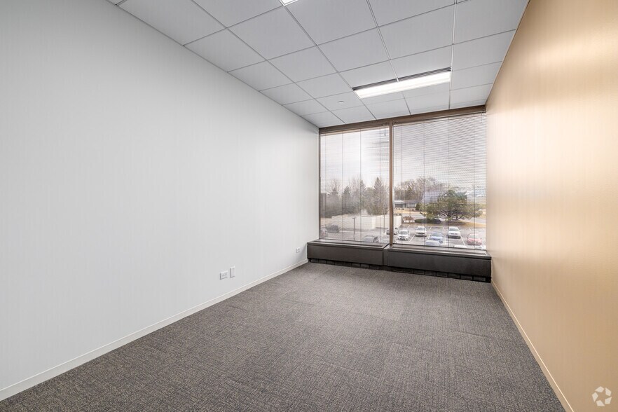 More Photos Of 2211-2215 S York Rd, Oak Brook Office For Lease