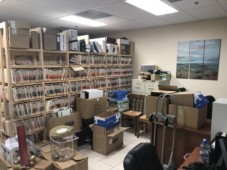 More Photos Of 1022 E Griffin Pky, Mission Medical For Sale