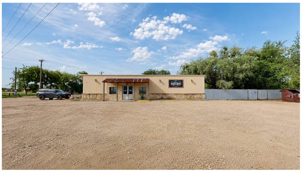 Primary Photo Of 1721 Texas State Highway 173 Hwy, Devine Restaurant For Sale