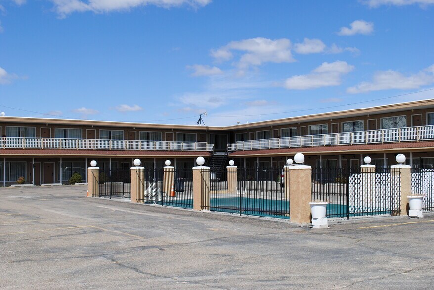 More Photos Of 930 6th St, Wells Hotel For Sale