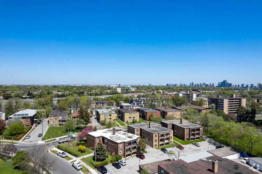 More Photos Of 25 Hotspur Rd, Toronto Apartments For Sale