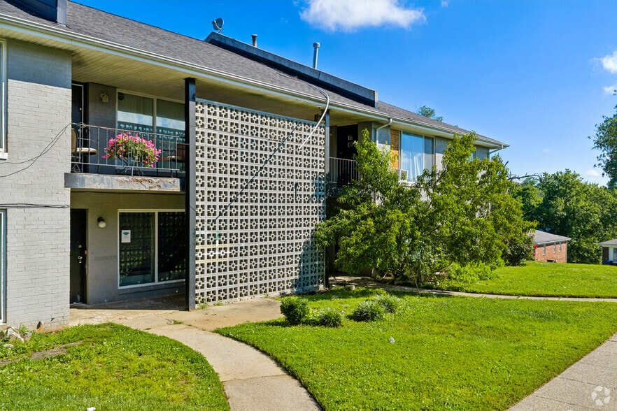 More Photos Of 1980-2016 Cambridge Dr, Lexington Apartments For Sale