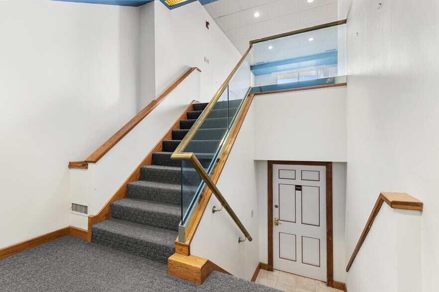 More Photos Of 92 High St, Medford Office For Lease