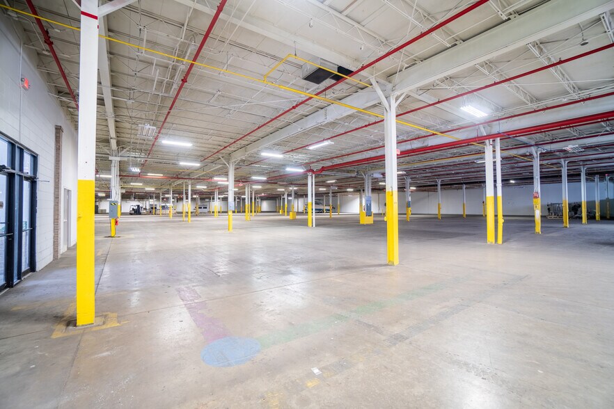 More Photos Of 4200 N Holton St, Milwaukee Warehouse For Lease