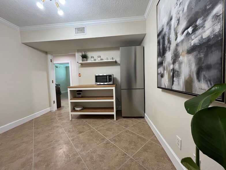 More Photos Of 5009 N Central Ave, Tampa Office For Lease