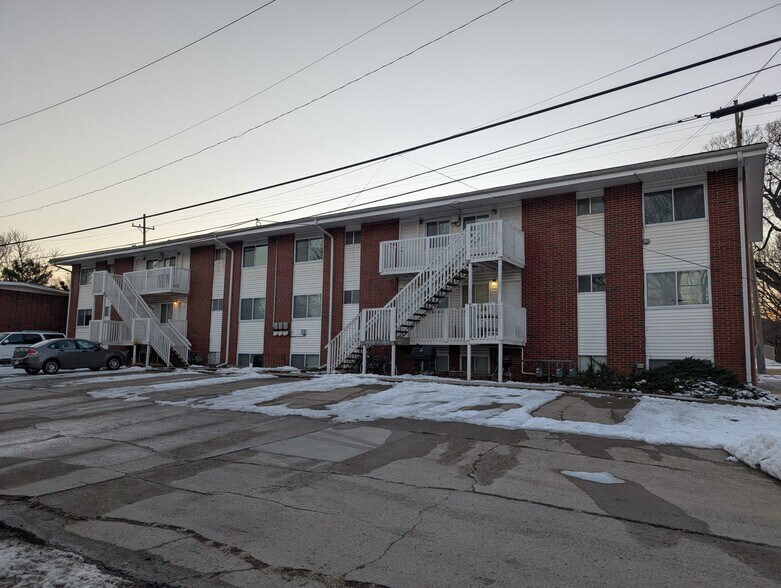 More Photos Of 920 East St, Emporia Apartments For Sale