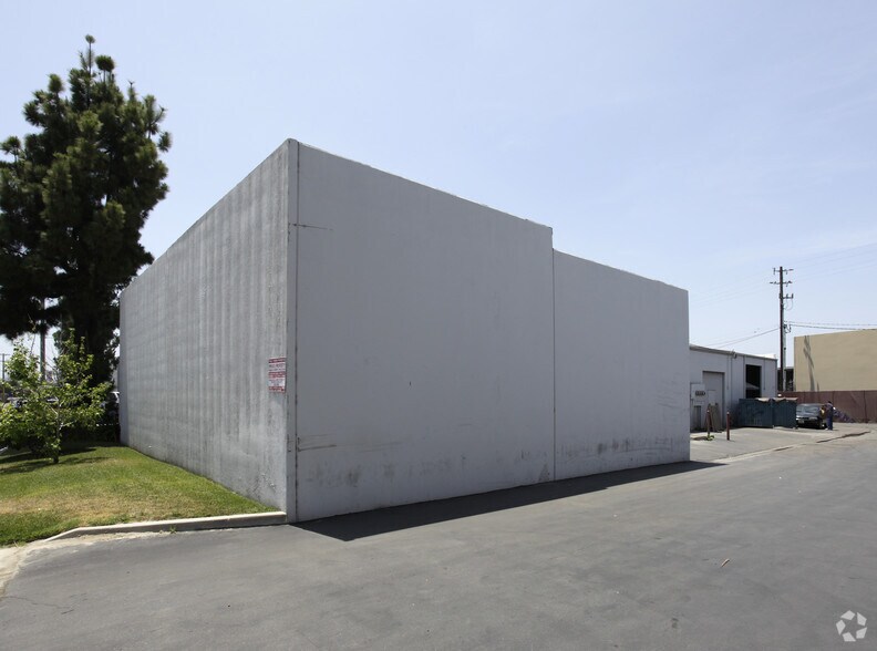 More Photos Of 2841 E White Star Ave, Anaheim Manufacturing For Lease