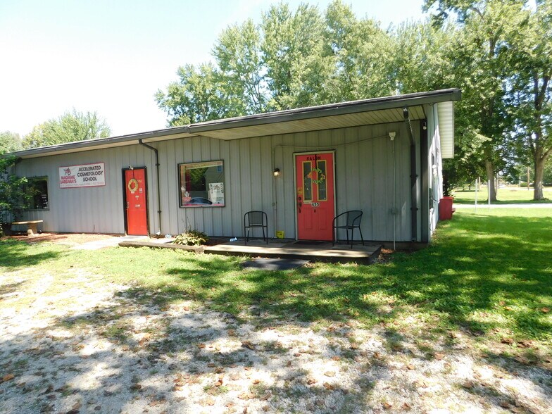 More Photos Of 455 W Springhill Dr, Terre Haute Flex For Sale