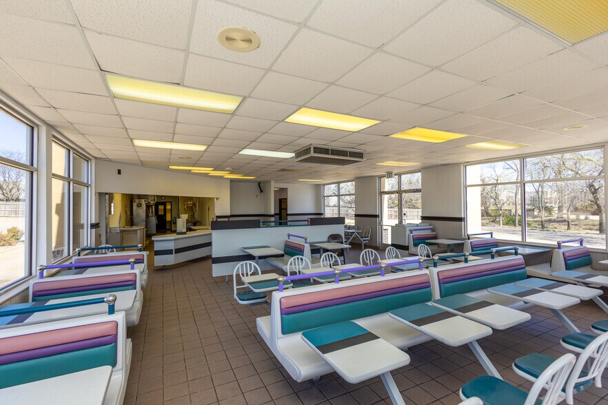 More Photos Of 1403 W 8th St, Wellington Fast Food For Sale