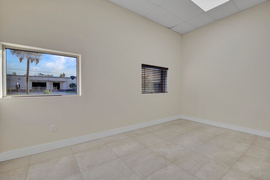 More Photos Of 901 Central Florida Pky, Orlando Warehouse For Lease