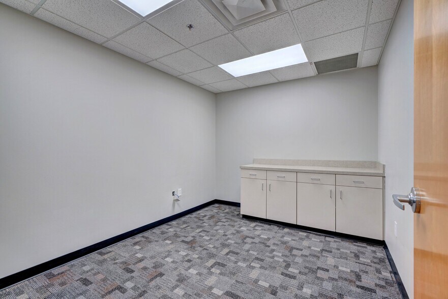 More Photos Of 2371 Wilroy Rd, Suffolk Flex For Sale