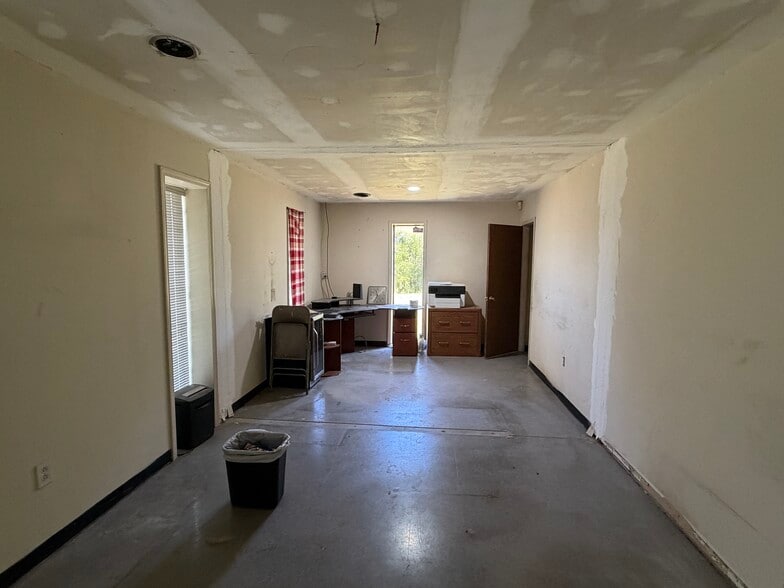 More Photos Of 1725 Wells Hwy, Seneca Industrial For Lease