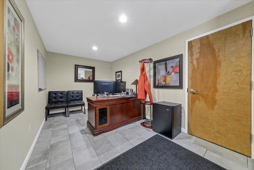 More Photos Of 40 Sunset Ridge Rd, New Paltz Medical For Sale