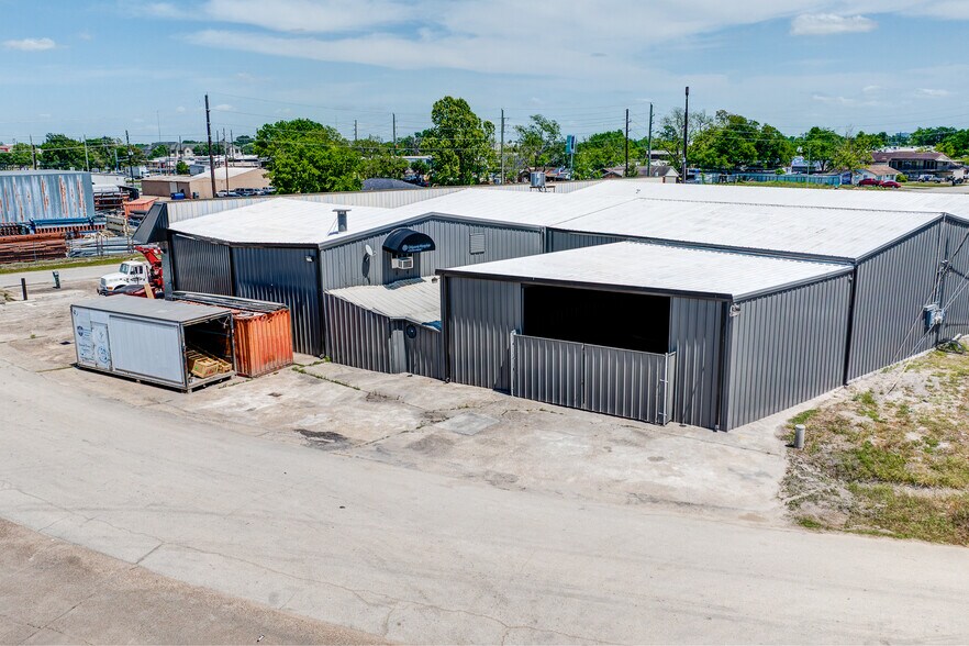More Photos Of 10215 Papalote St, Houston Showroom For Sale