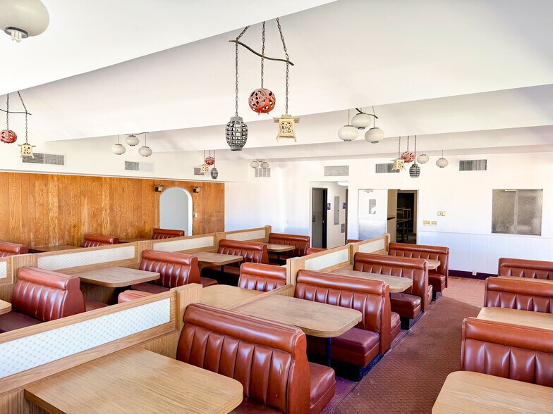 More Photos Of 850 W Willow St, Long Beach Restaurant For Lease