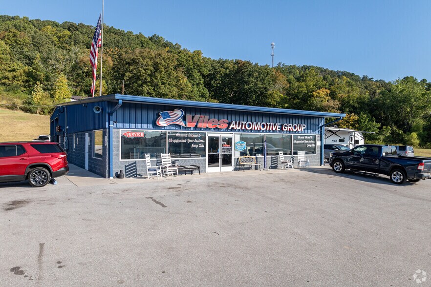Primary Photo Of 905 Callahan Dr, Knoxville Auto Repair For Sale